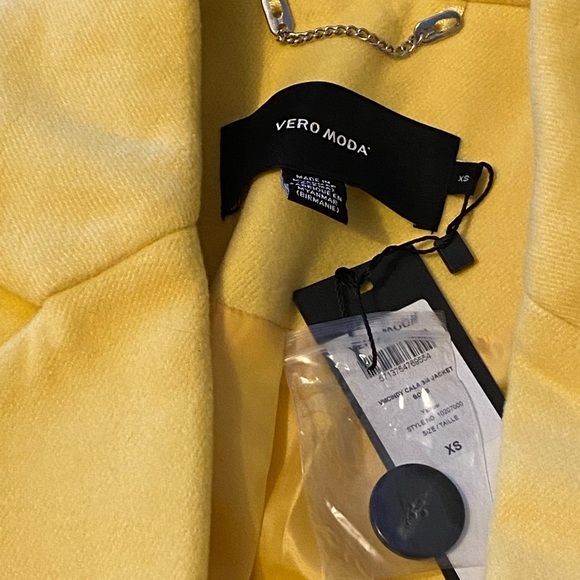 🏷️ SALE 🏷️ Vero Moda Cindy Classic Jacket Bright YLW NWT - Picture 3 of 4